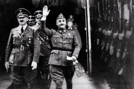 Saludo NAZI de Francisco Franco, dictador de España. 